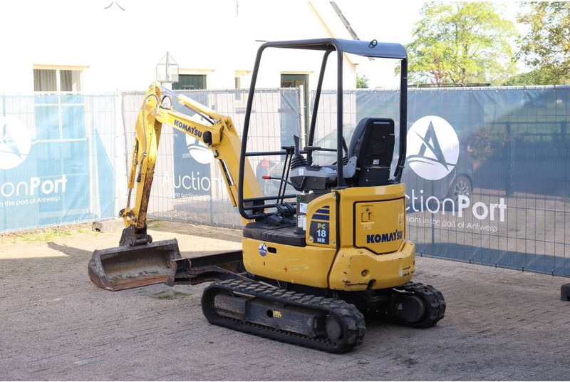 Komatsu PC18MR-3 - Minikotró: 3 kép. Komatsu PC18MR-3 - Minikotró: 3 kép.