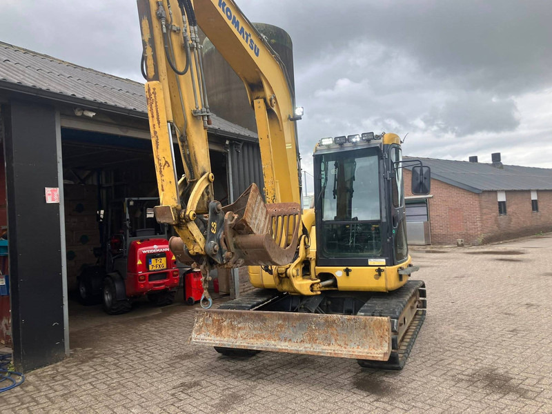 Komatsu PC80 - Lánctalpas kotró: 4 kép. Komatsu PC80 - Lánctalpas kotró: 4 kép.