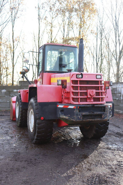 Komatsu WA 270-3 - Gumikerekes homlokrakodó: 4 kép. Komatsu WA 270-3 - Gumikerekes homlokrakodó: 4 kép.