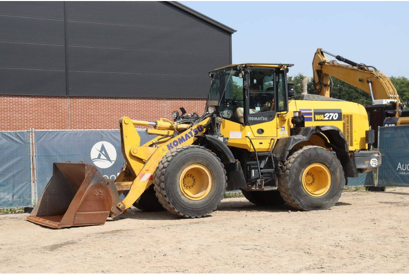 Gumikerekes homlokrakodó Komatsu WA270-8E0: 10 kép. Gumikerekes homlokrakodó Komatsu WA270-8E0: 10 kép.