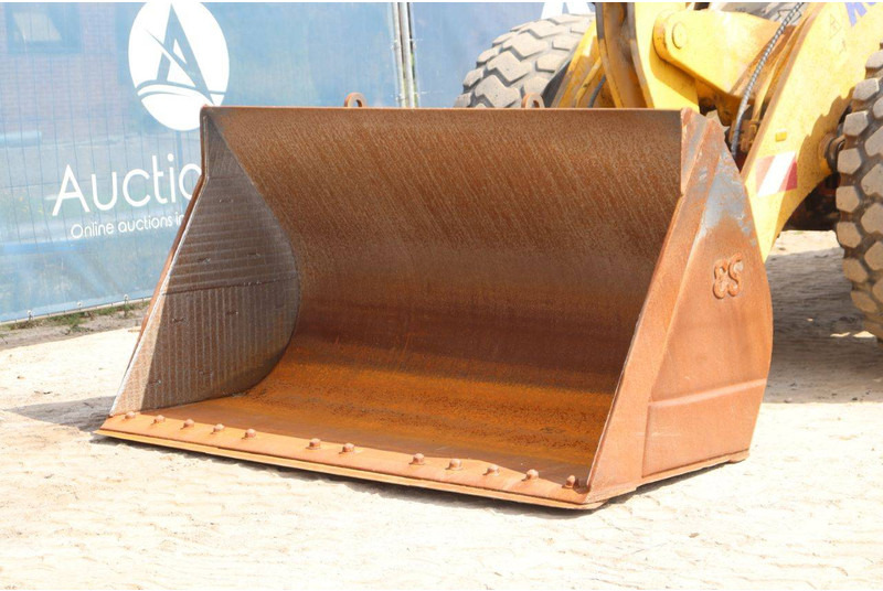 Gumikerekes homlokrakodó Komatsu WA270-8E0: 11 kép. Gumikerekes homlokrakodó Komatsu WA270-8E0: 11 kép.