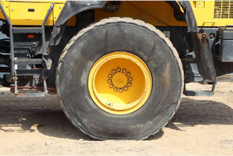 Gumikerekes homlokrakodó Komatsu WA270-8E0: 18 kép. Gumikerekes homlokrakodó Komatsu WA270-8E0: 18 kép.