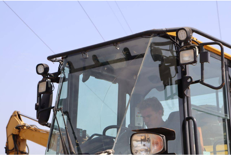 Gumikerekes homlokrakodó Komatsu WA270-8E0: 14 kép. Gumikerekes homlokrakodó Komatsu WA270-8E0: 14 kép.