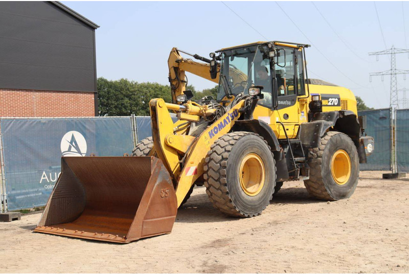 Gumikerekes homlokrakodó Komatsu WA270-8E0: 9 kép. Gumikerekes homlokrakodó Komatsu WA270-8E0: 9 kép.