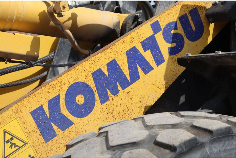 Gumikerekes homlokrakodó Komatsu WA270-8E0: 16 kép. Gumikerekes homlokrakodó Komatsu WA270-8E0: 16 kép.
