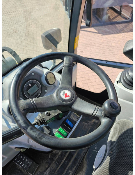 Gumikerekes homlokrakodó Kramer 357: 14 kép. Gumikerekes homlokrakodó Kramer 357: 14 kép.