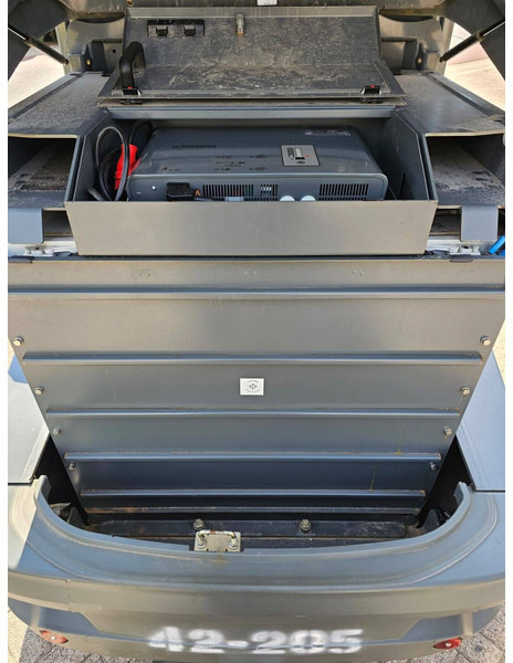 Gumikerekes homlokrakodó Kramer 357: 13 kép. Gumikerekes homlokrakodó Kramer 357: 13 kép.