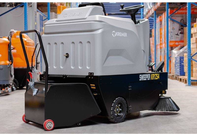 Kremer KRYZS4 Zit - Utcaseprő gép: 3 kép. Kremer KRYZS4 Zit - Utcaseprő gép: 3 kép.