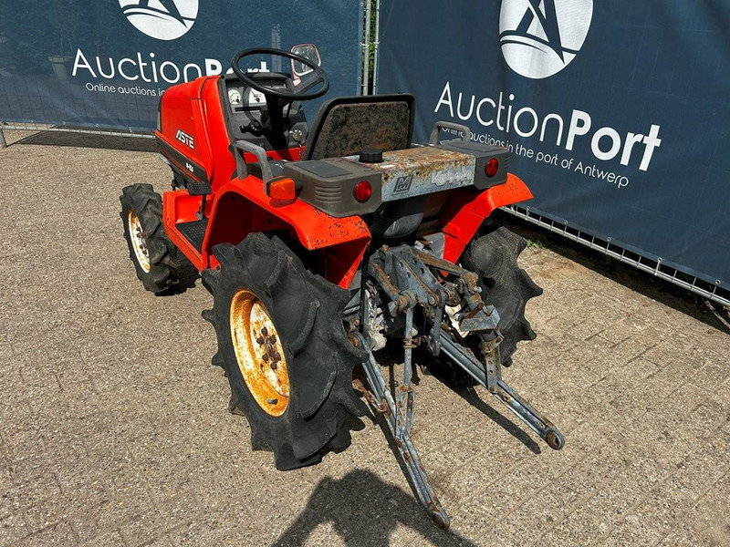 Kubota A155 - Traktor: 2 kép. Kubota A155 - Traktor: 2 kép.