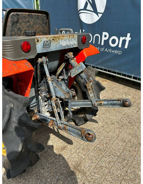 Kubota A155 - Traktor: 4 kép. Kubota A155 - Traktor: 4 kép.