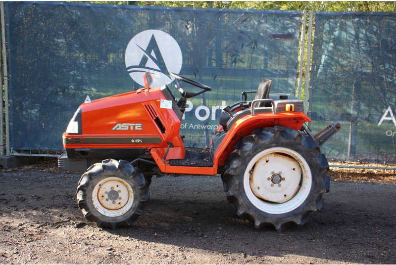 Kubota Aste A-175 - Traktor: 2 kép. Kubota Aste A-175 - Traktor: 2 kép.