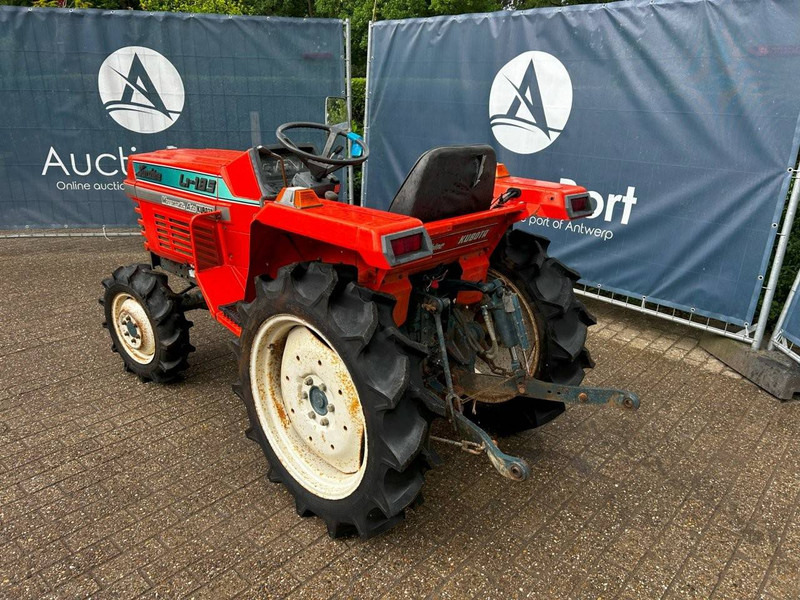 Kubota B1-14D - Traktor: 2 kép. Kubota B1-14D - Traktor: 2 kép.