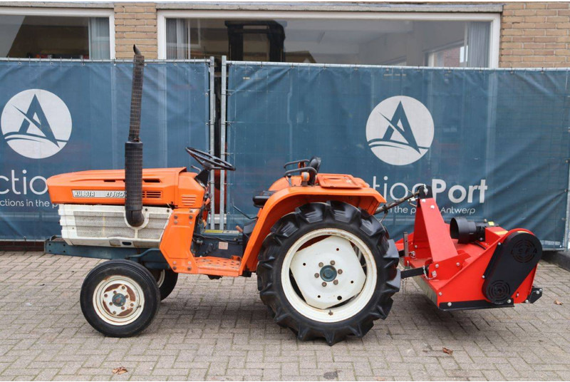 Kubota B1600 - Traktor: 2 kép. Kubota B1600 - Traktor: 2 kép.