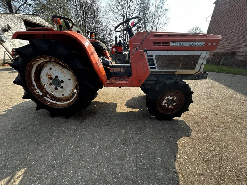 Kubota B1600E - Traktor: 4 kép. Kubota B1600E - Traktor: 4 kép.