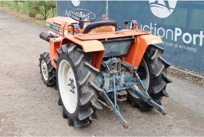 Kubota B1702-M - Traktor: 4 kép. Kubota B1702-M - Traktor: 4 kép.