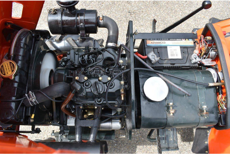 Traktor Kubota B5000: 13 kép. Traktor Kubota B5000: 13 kép.