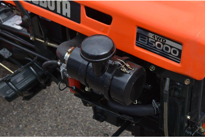 Traktor Kubota B5000: 10 kép. Traktor Kubota B5000: 10 kép.