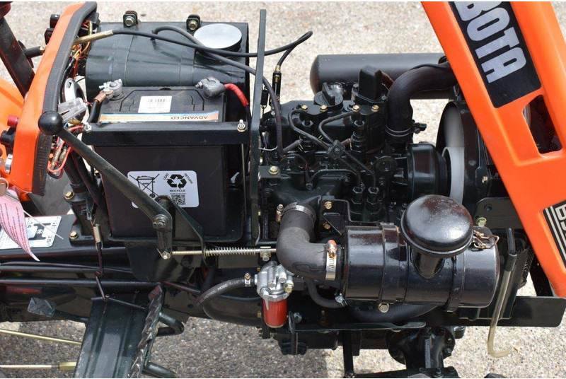 Traktor Kubota B5000: 19 kép. Traktor Kubota B5000: 19 kép.