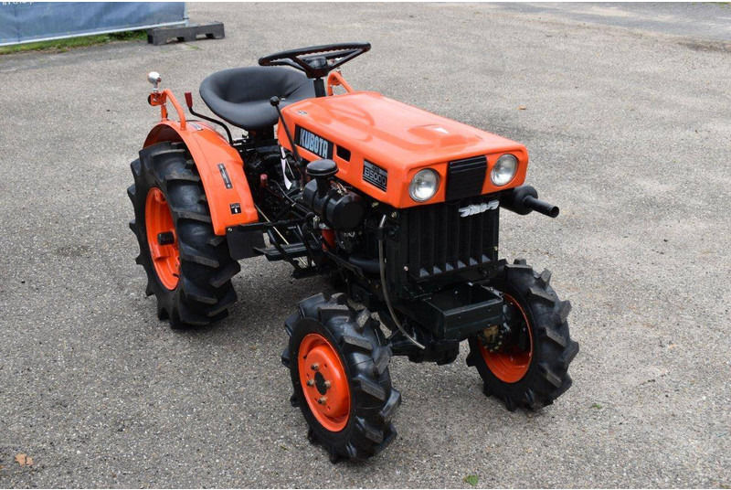 Traktor Kubota B5000: 20 kép. Traktor Kubota B5000: 20 kép.