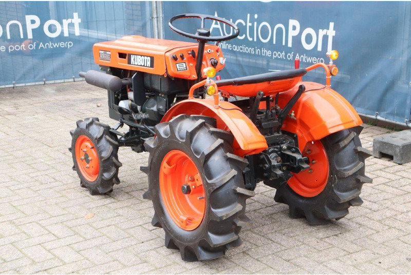 Kubota B5000 - Traktor: 4 kép. Kubota B5000 - Traktor: 4 kép.
