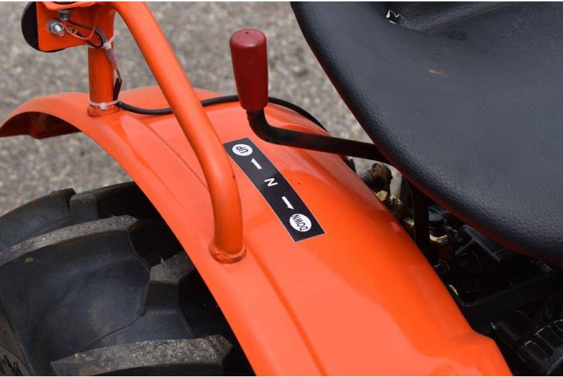 Traktor Kubota B5000: 11 kép. Traktor Kubota B5000: 11 kép.