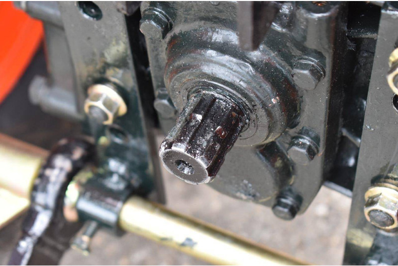 Traktor Kubota B5000: 14 kép. Traktor Kubota B5000: 14 kép.