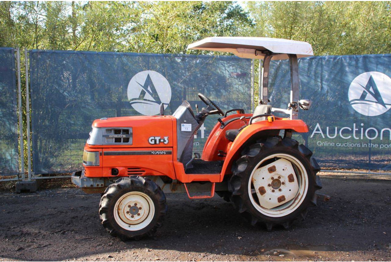 Kubota GT-3 - Traktor: 1 kép. Kubota GT-3 - Traktor: 1 kép.