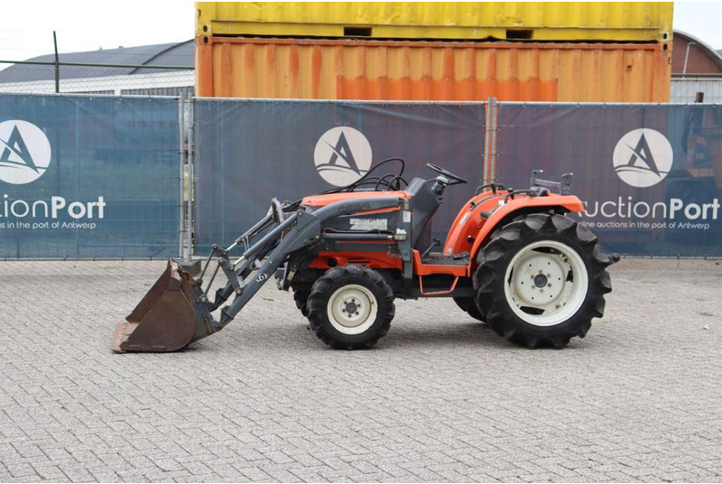 Kubota GT8 - Traktor: 1 kép. Kubota GT8 - Traktor: 1 kép.