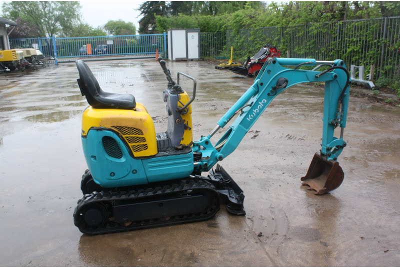 Kubota K008-3 - Minikotró: 3 kép. Kubota K008-3 - Minikotró: 3 kép.