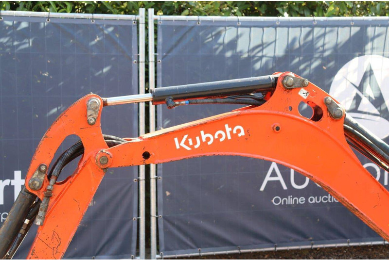 Minikotró Kubota KX016-4: 15 kép.