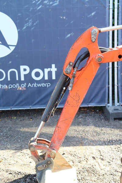 Minikotró Kubota KX016-4: 14 kép.