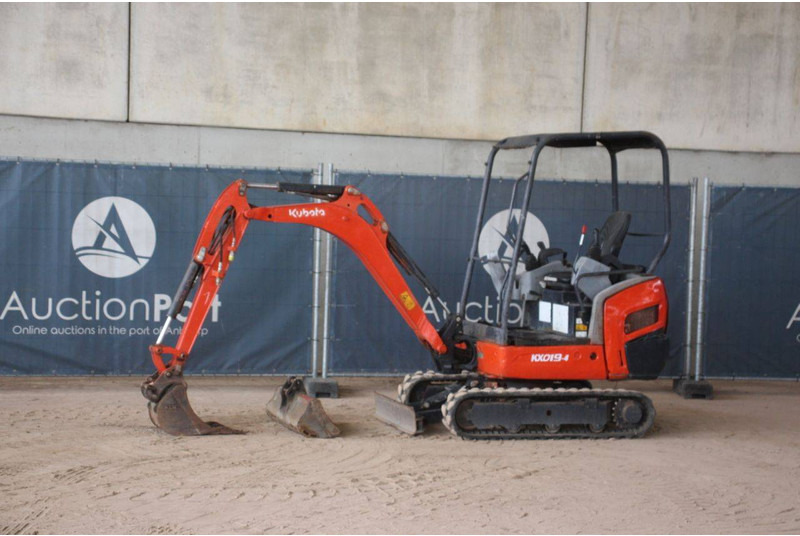 Kubota KX019-4 - Minikotró: 1 kép. Kubota KX019-4 - Minikotró: 1 kép.
