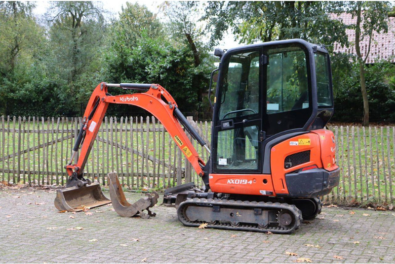 Kubota KX019-4 - Minikotró: 3 kép. Kubota KX019-4 - Minikotró: 3 kép.