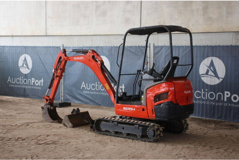 Kubota KX019-4 - Minikotró: 3 kép. Kubota KX019-4 - Minikotró: 3 kép.