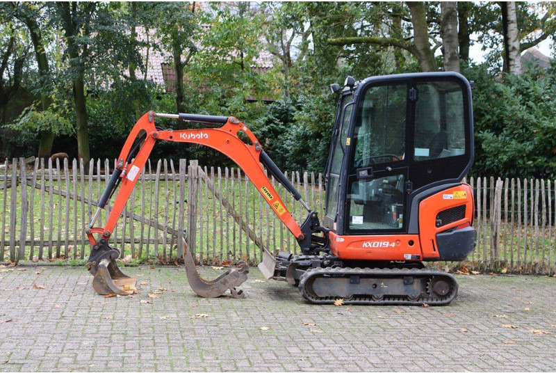 Kubota KX019-4 - Minikotró: 1 kép. Kubota KX019-4 - Minikotró: 1 kép.