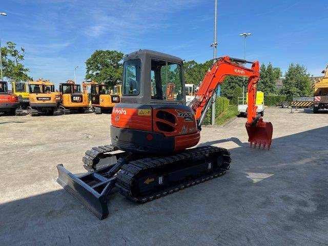 Kubota KX155-3SZ - Lánctalpas kotró: 4 kép. Kubota KX155-3SZ - Lánctalpas kotró: 4 kép.