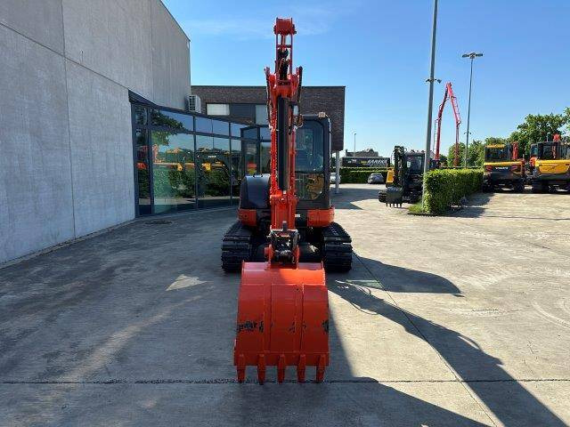 Kubota KX155-3SZ - Lánctalpas kotró: 2 kép. Kubota KX155-3SZ - Lánctalpas kotró: 2 kép.