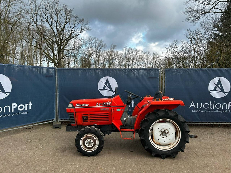 Kubota L1-235 P.S. - Traktor: 1 kép. Kubota L1-235 P.S. - Traktor: 1 kép.