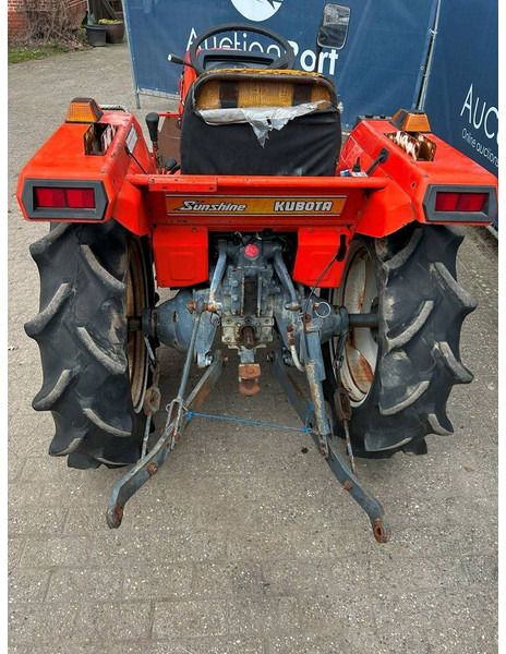 Kubota L1-235 P.S. - Traktor: 3 kép. Kubota L1-235 P.S. - Traktor: 3 kép.