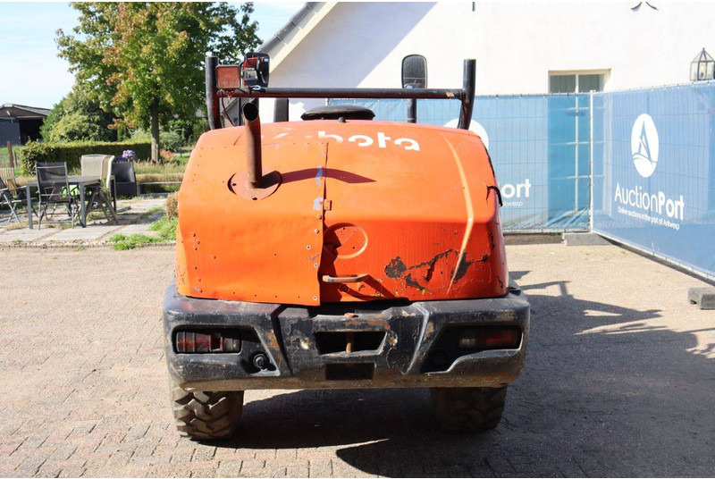 Kubota R065 - Gumikerekes homlokrakodó: 5 kép. Kubota R065 - Gumikerekes homlokrakodó: 5 kép.