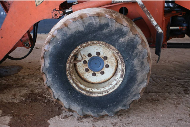 Gumikerekes homlokrakodó Kubota R510: 12 kép. Gumikerekes homlokrakodó Kubota R510: 12 kép.