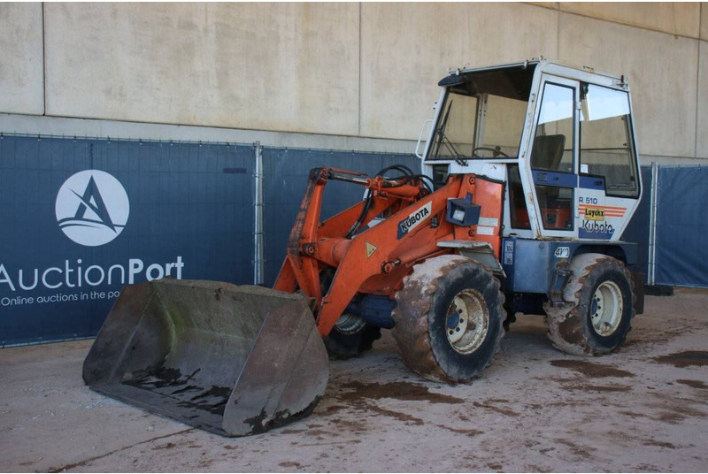Gumikerekes homlokrakodó Kubota R510: 8 kép. Gumikerekes homlokrakodó Kubota R510: 8 kép.