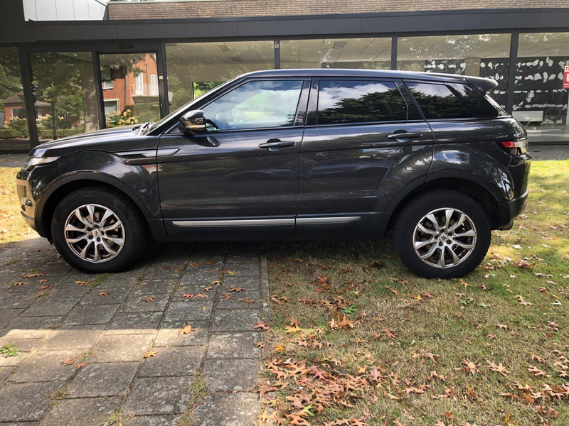 Land Rover Range Rover Evoque - Szedán: 2 kép. Land Rover Range Rover Evoque - Szedán: 2 kép.
