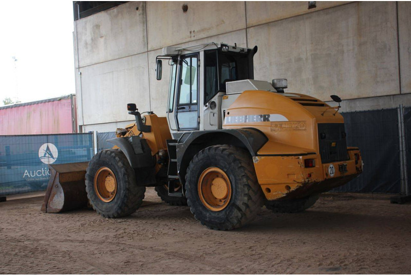 Liebherr L538 - Gumikerekes homlokrakodó: 3 kép. Liebherr L538 - Gumikerekes homlokrakodó: 3 kép.