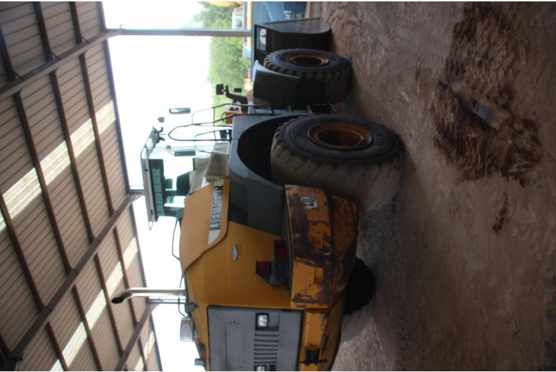 Liebherr L564 - Gumikerekes homlokrakodó: 5 kép. Liebherr L564 - Gumikerekes homlokrakodó: 5 kép.