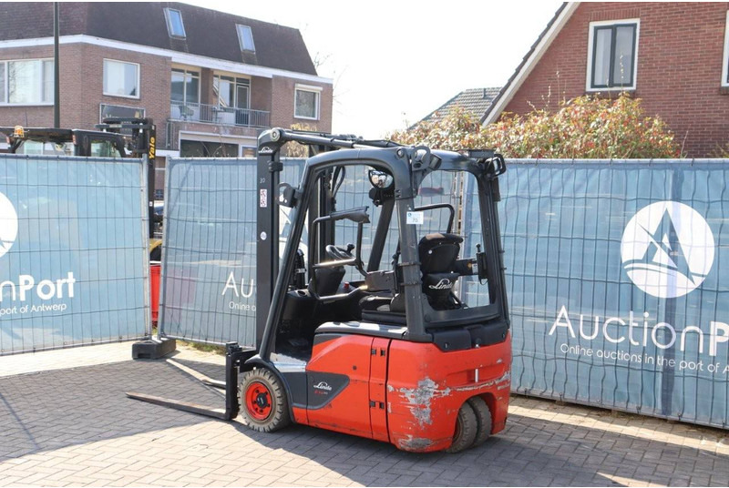 Linde E14-02 - Elektromos targonca: 3 kép. Linde E14-02 - Elektromos targonca: 3 kép.