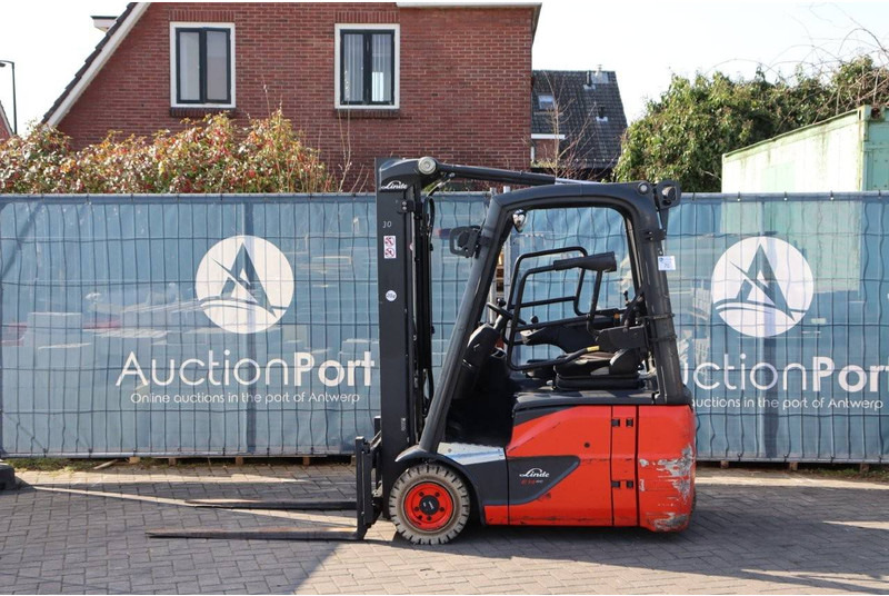 Linde E14-02 - Elektromos targonca: 2 kép. Linde E14-02 - Elektromos targonca: 2 kép.