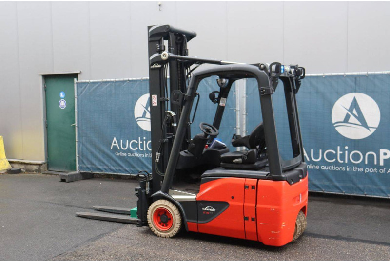 Linde E15-02 - Elektromos targonca: 3 kép. Linde E15-02 - Elektromos targonca: 3 kép.