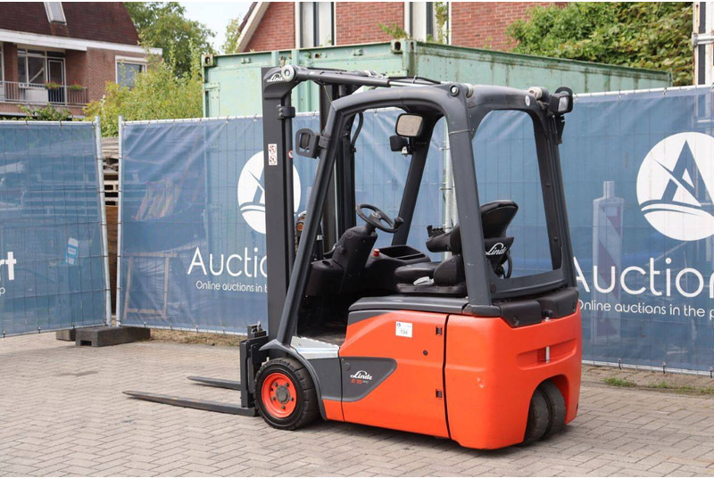 Linde E15-02 - Elektromos targonca: 4 kép. Linde E15-02 - Elektromos targonca: 4 kép.