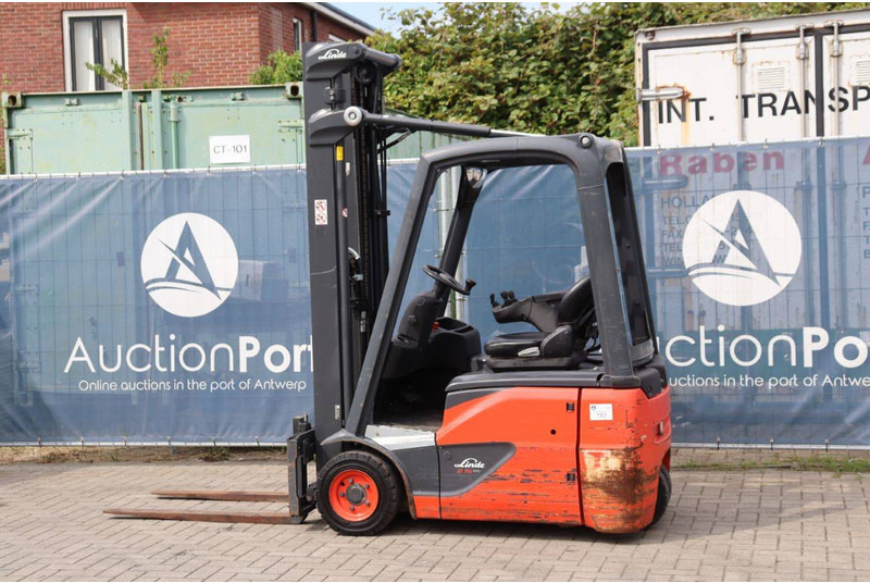 Linde E15-02 - Elektromos targonca: 3 kép. Linde E15-02 - Elektromos targonca: 3 kép.